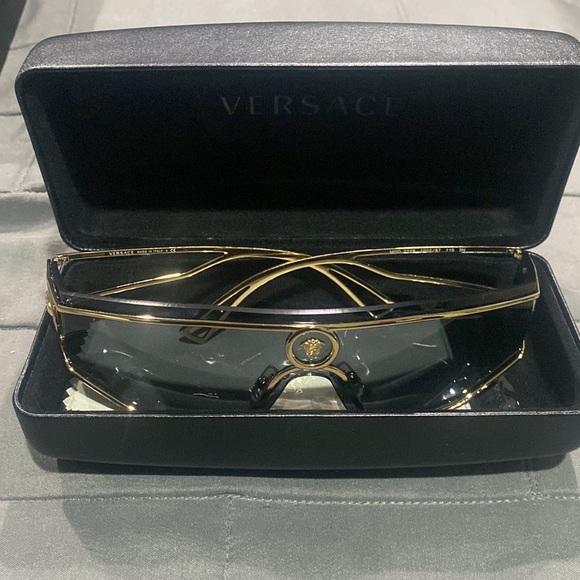 Brand new Versace glasses - Picture 3 of 4